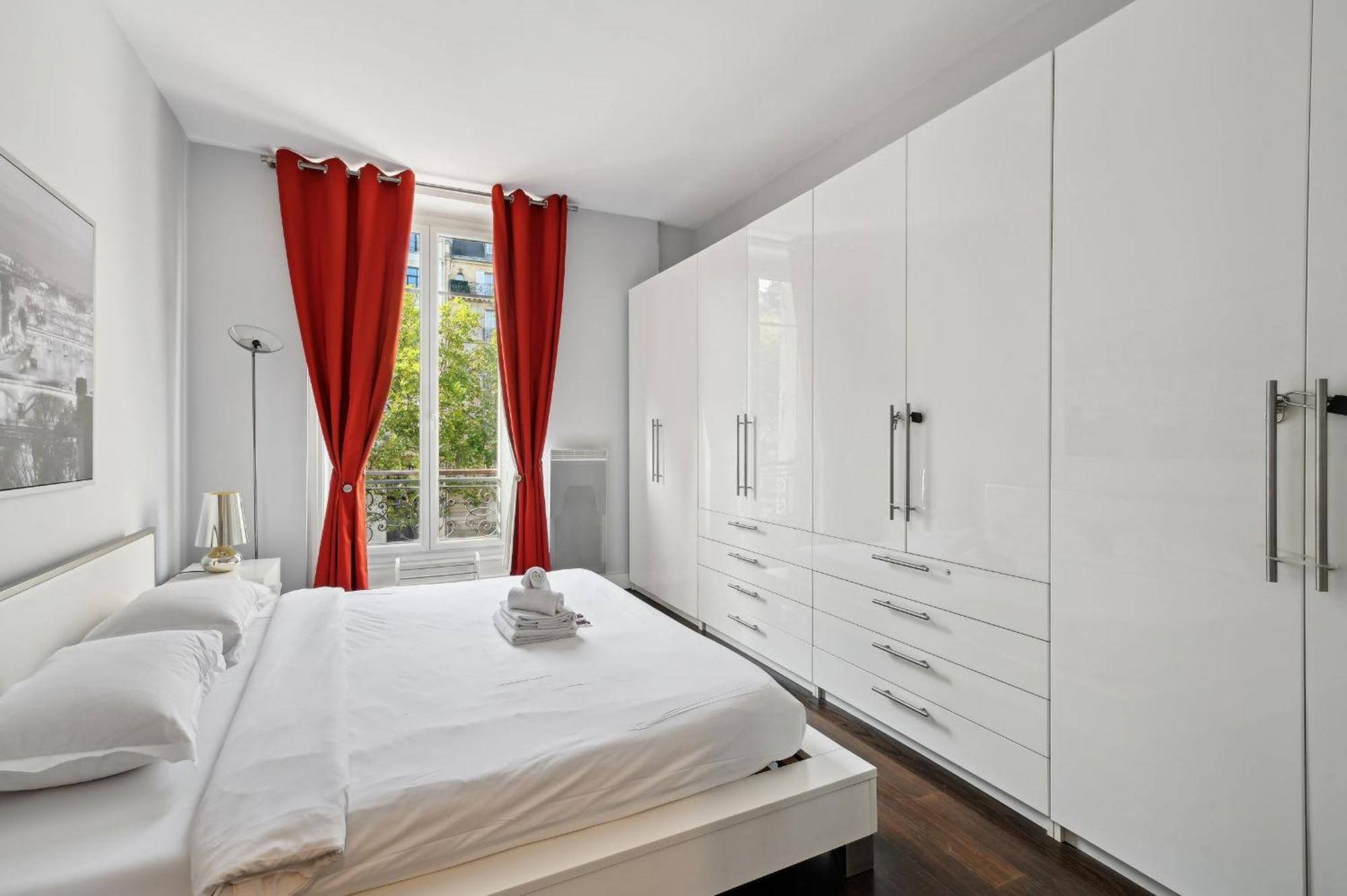 Champs-Elysees & Arc De Triomphe - Cityapartmentstay Paris Exterior photo