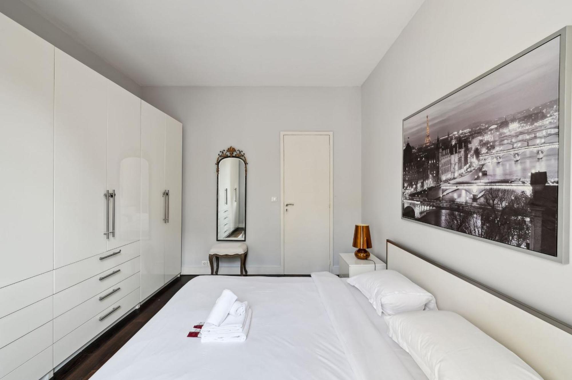 Champs-Elysees & Arc De Triomphe - Cityapartmentstay Paris Exterior photo
